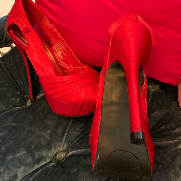 Sexy Red Open Toe Pumps - Picture 3 of 3